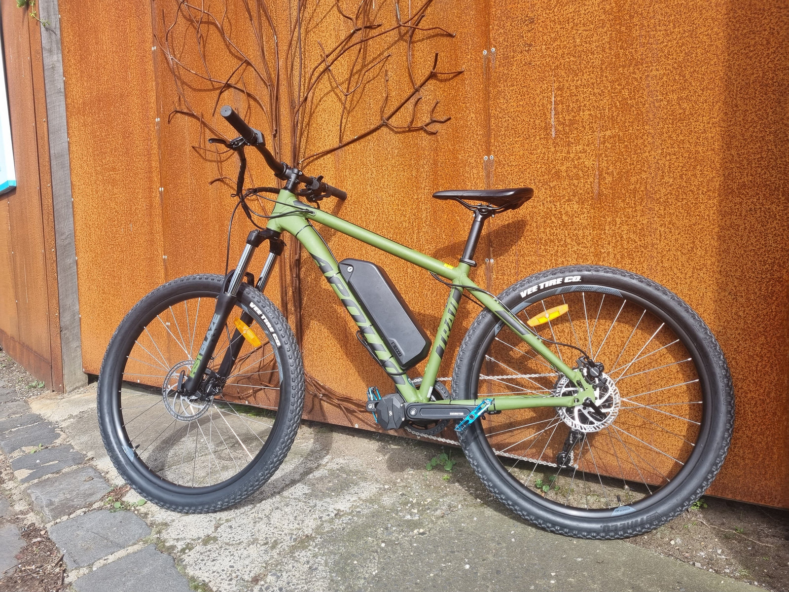 Apollo 48v 750w Custom Built Mid-Drive Electric Bike with Throttle MTB E-BIKES Melbourne Powered Electric Bikes 