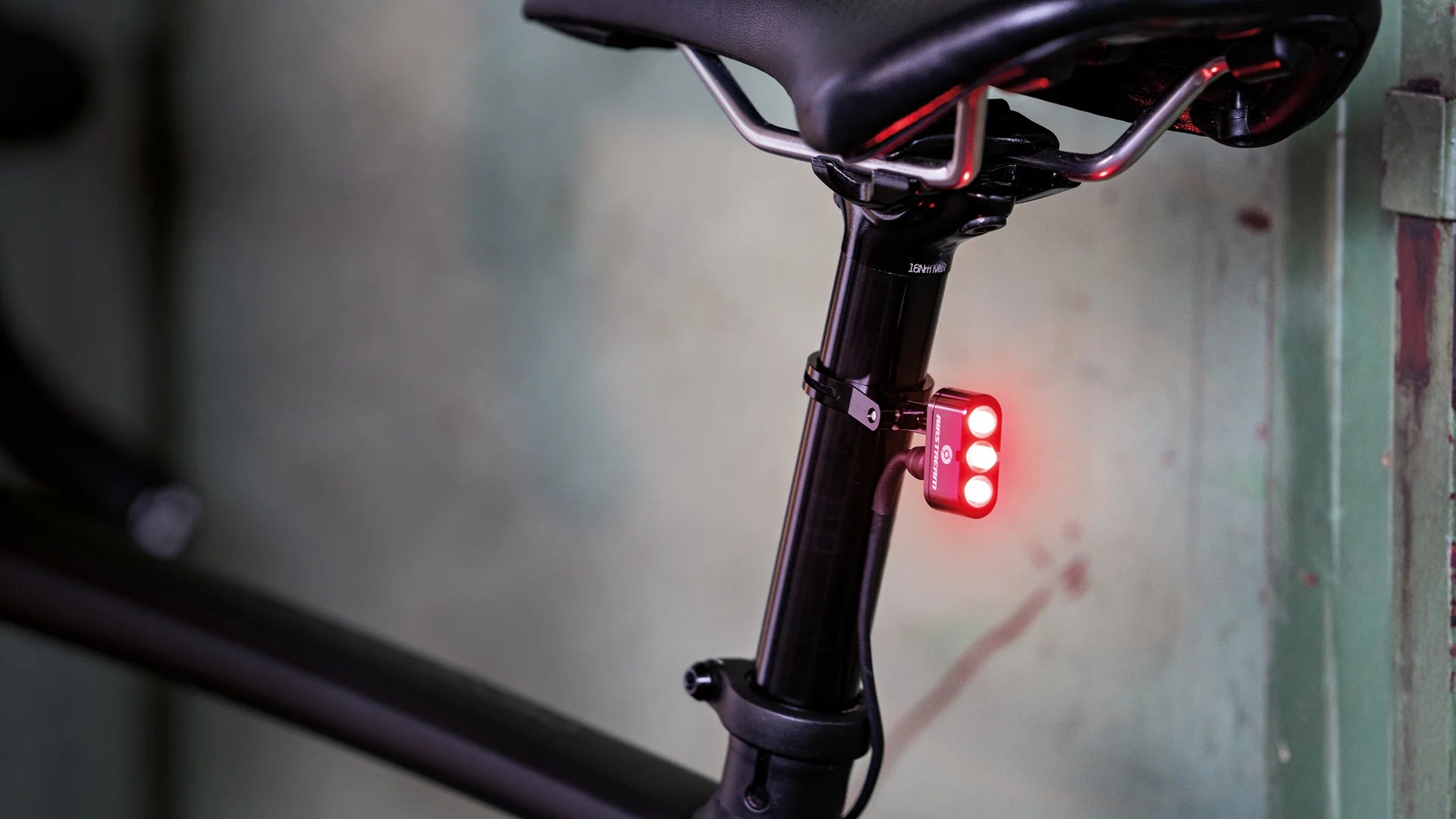 Supernova Airstream Tail Light 2 - Seat Post Version