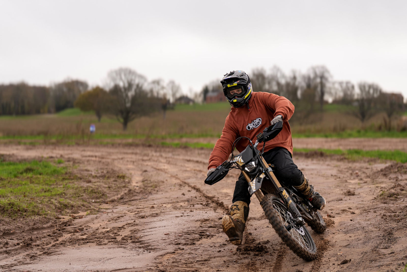 SurRon Ultra Bee HP Electric Dirt Bike (2026)