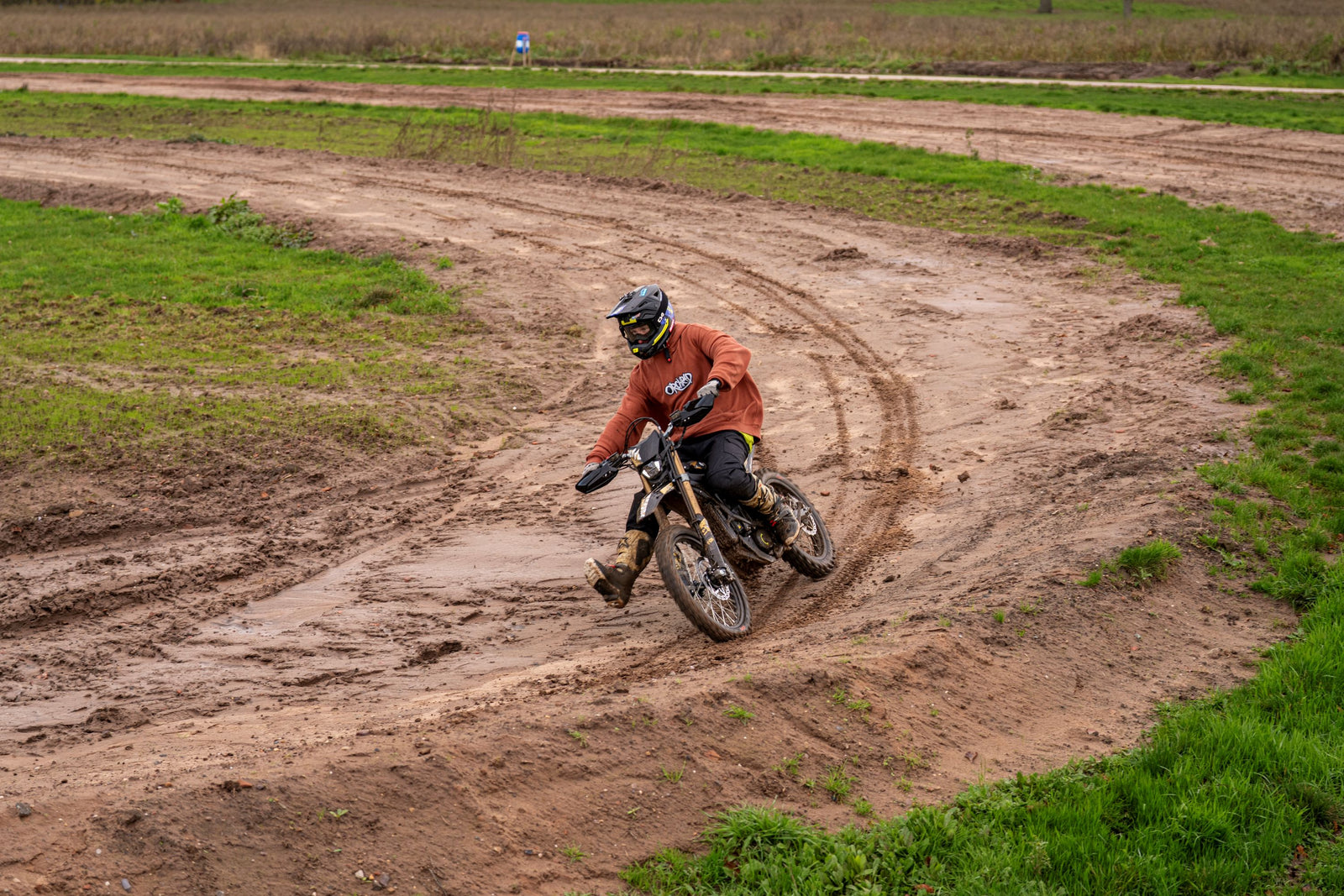 SurRon Ultra Bee HP Electric Dirt Bike (2026)