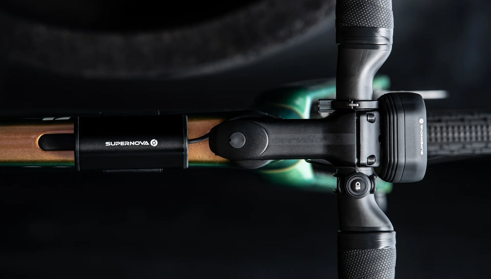 Supernova B54 Pro Light and Battery