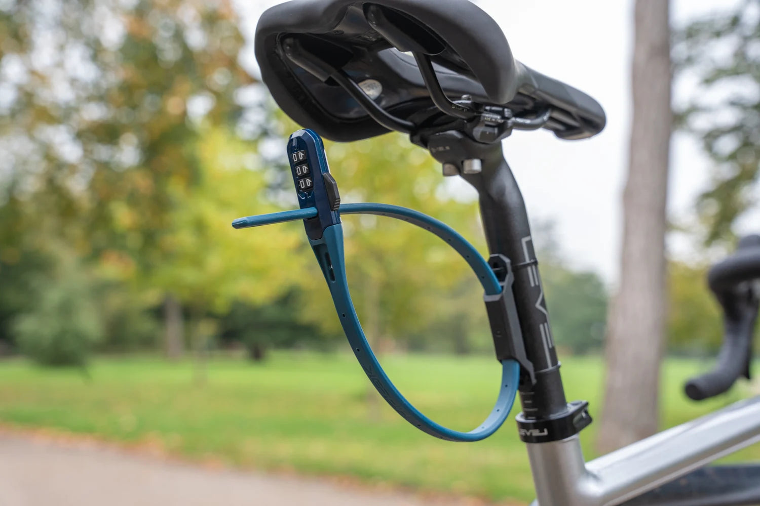 Hiplok Z-Lok Combo V2 45cm with Bracket Black