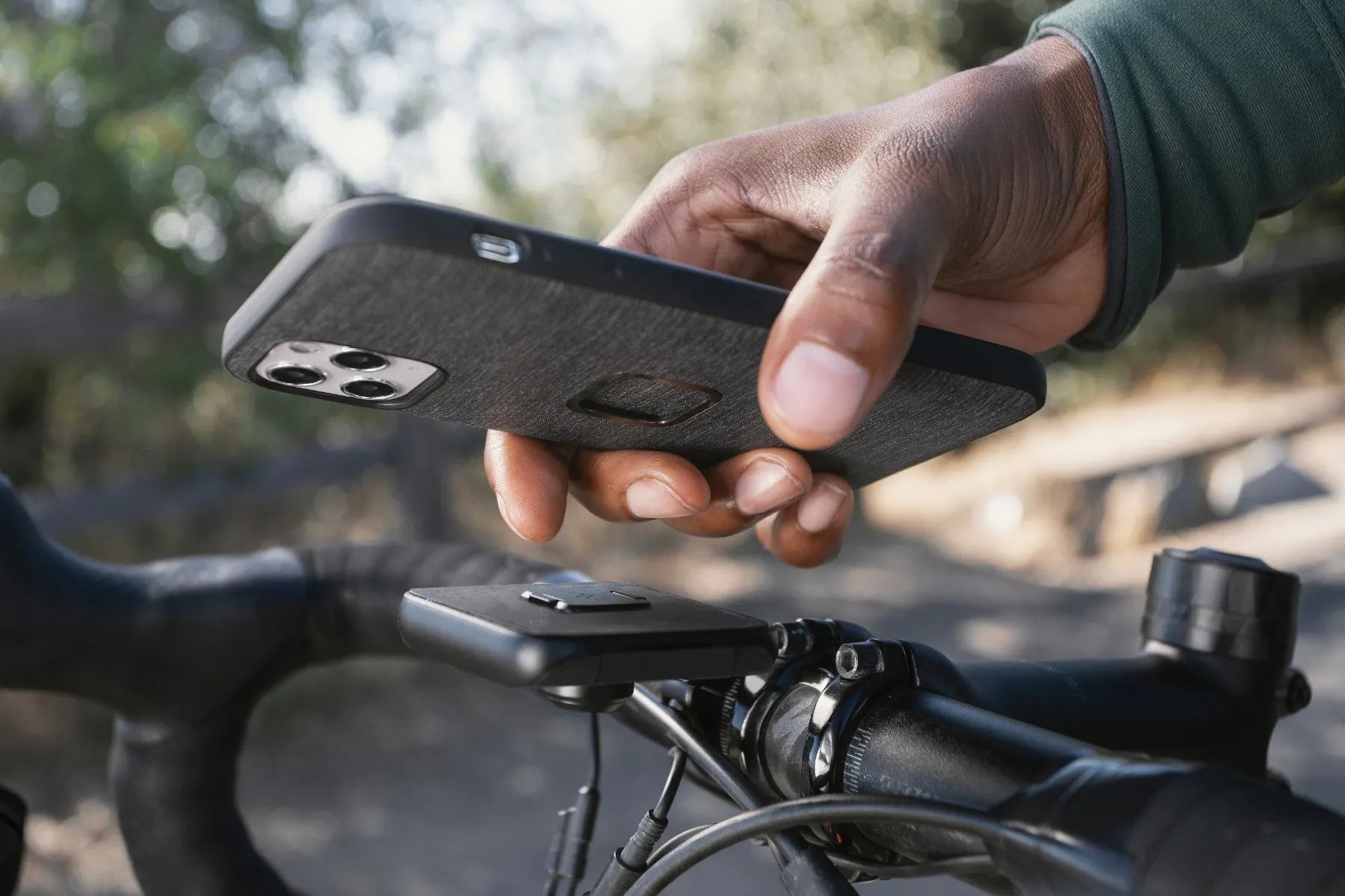 Peak Design Mobile - Everyday Fabric Case - Iphone 11 - Charcoal PHONE & DEVICE MOUNTS Melbourne Powered Electric Bikes 